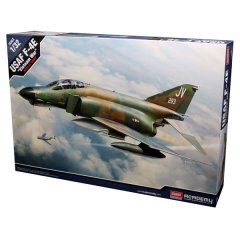 Academy 12133 1/32 F-4E Vietnam War