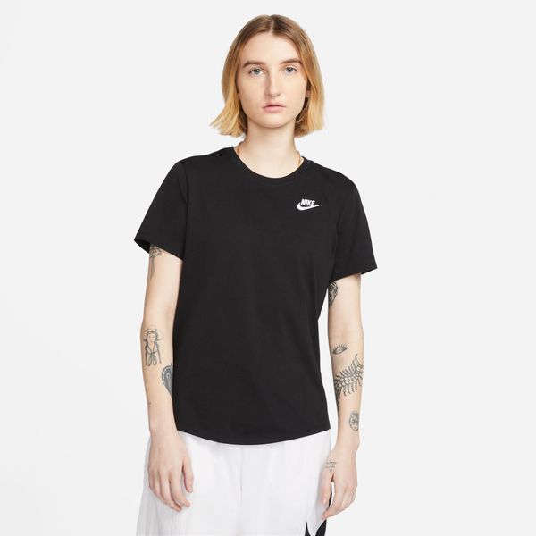 Nike Women's Sportswear Club Essentials Short Sleeve T-Shirt - Black - 2XL