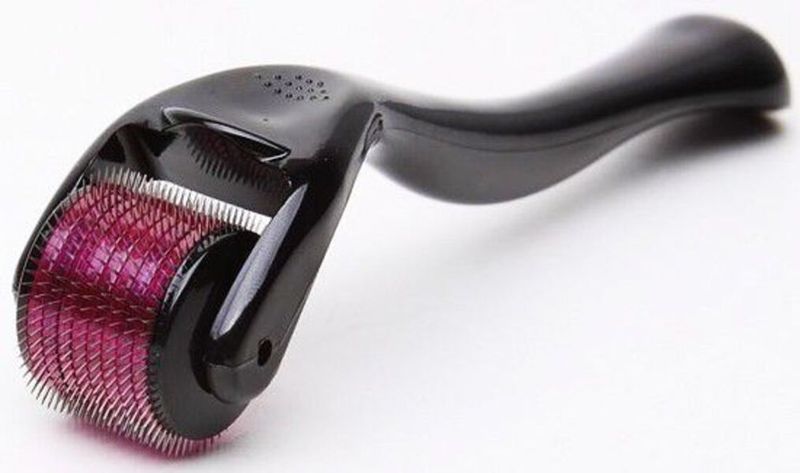 540 Titanium Microneedle Derma Roller 0.5mm - Black &amp; Purple