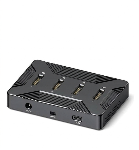 Blueendless Four Bay 2 In 1 M.2 NVMe &amp; SATA SSD Docking Station