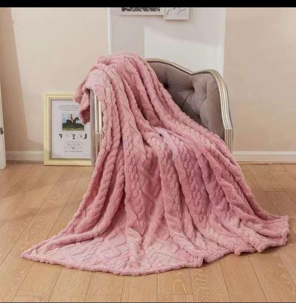 Wrap Yourself in Cozy Comfort - The Magic of Fleece Blankets with Keyring