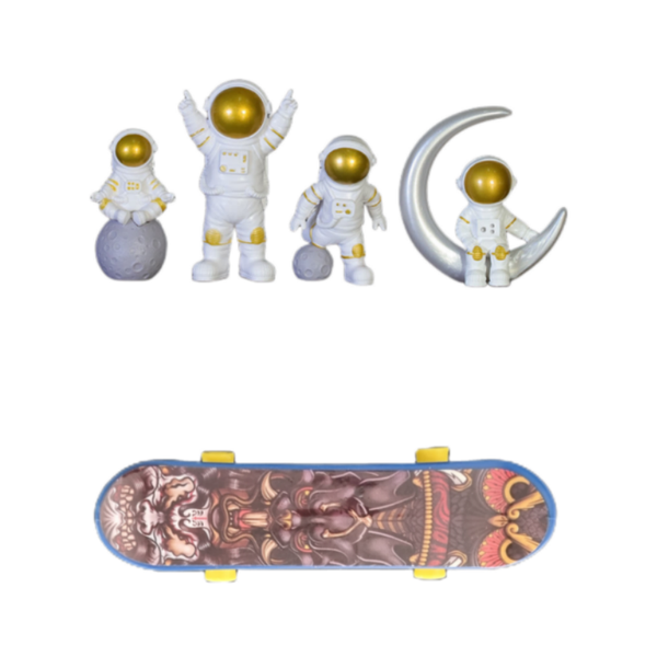 Astronaut on Skateboard Ornaments Four Piece Set